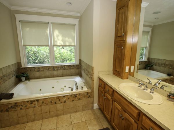 Cape Cod Home 995326