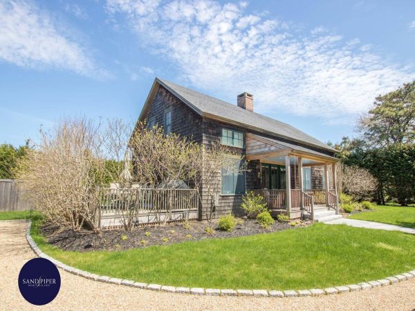 Cape Cod Home 995327