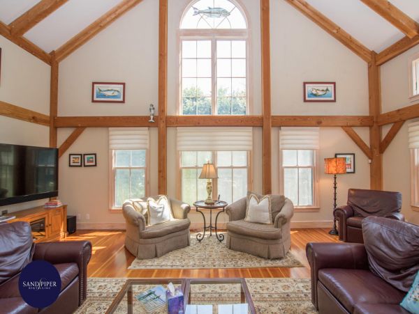 Cape Cod Home 995327