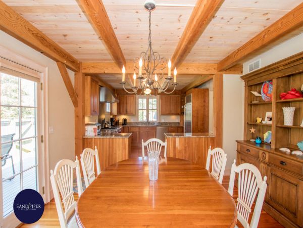 Cape Cod Home 995327