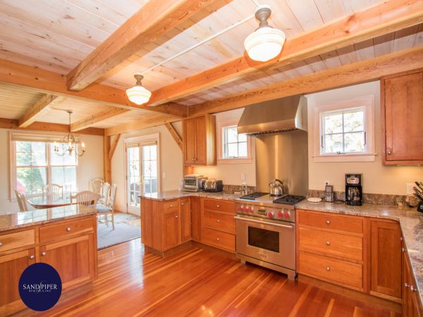 Cape Cod Home 995327