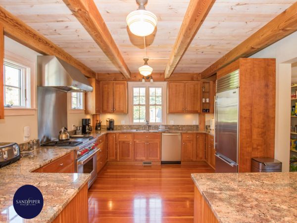 Cape Cod Home 995327