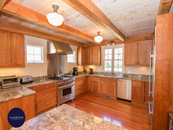 Cape Cod Home 995327