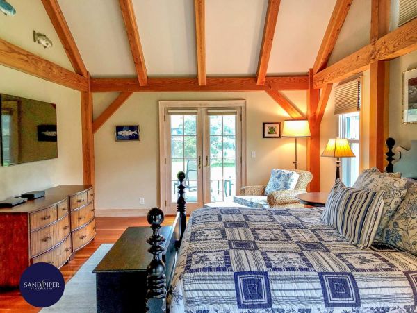 Cape Cod Home 995327