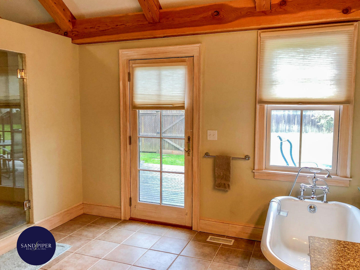 Cape Cod Home 995327