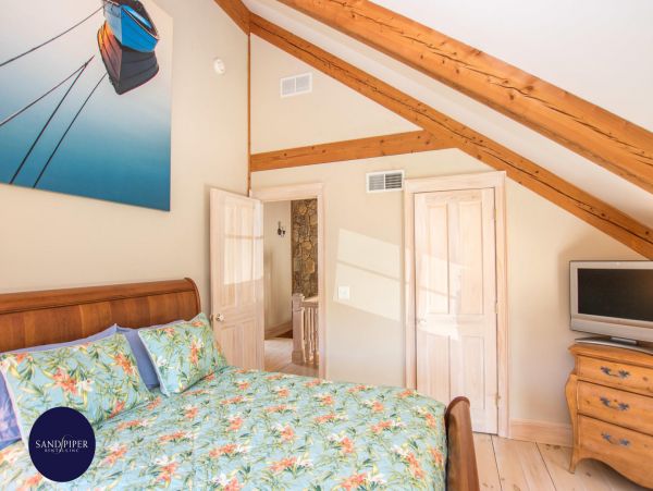 Cape Cod Home 995327