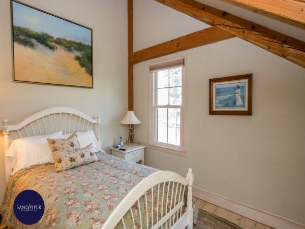 Cape Cod Home 995327