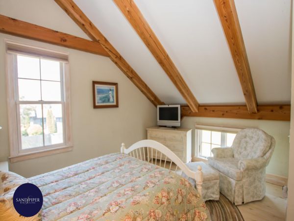 Cape Cod Home 995327