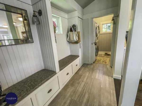 Cape Cod Home 995328
