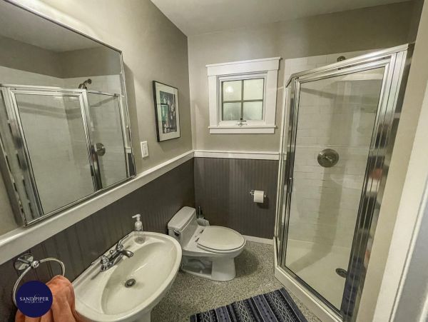 Cape Cod Home 995328