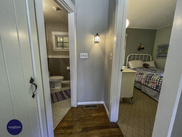 Cape Cod Home 995328