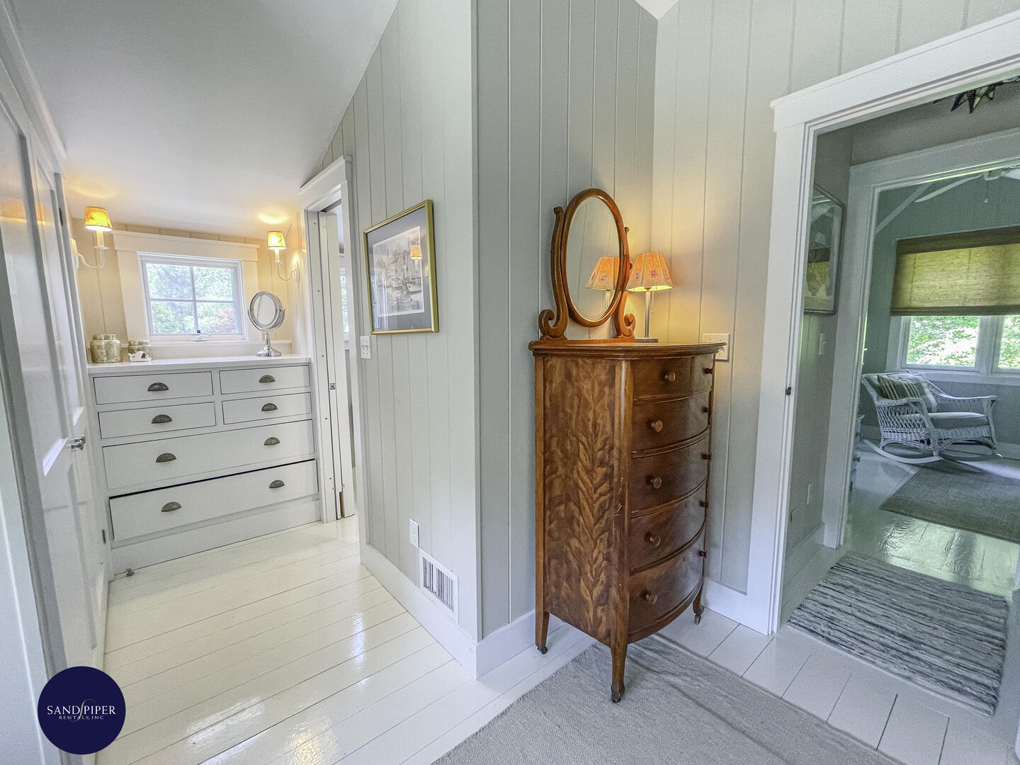 Cape Cod Home 995328