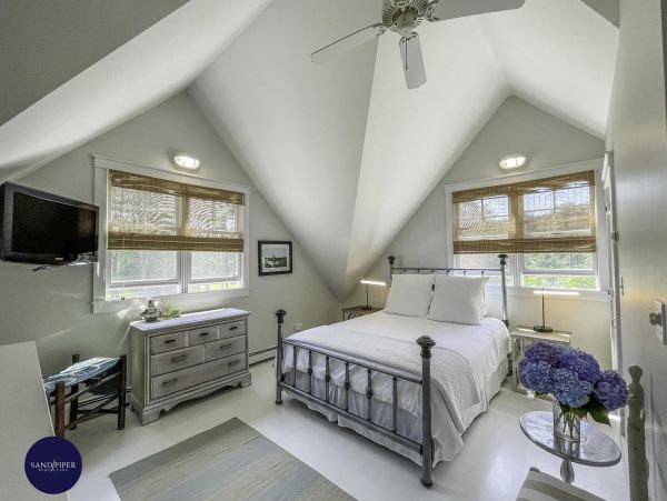 Cape Cod Home 995328