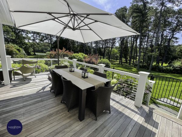Cape Cod Home 995328