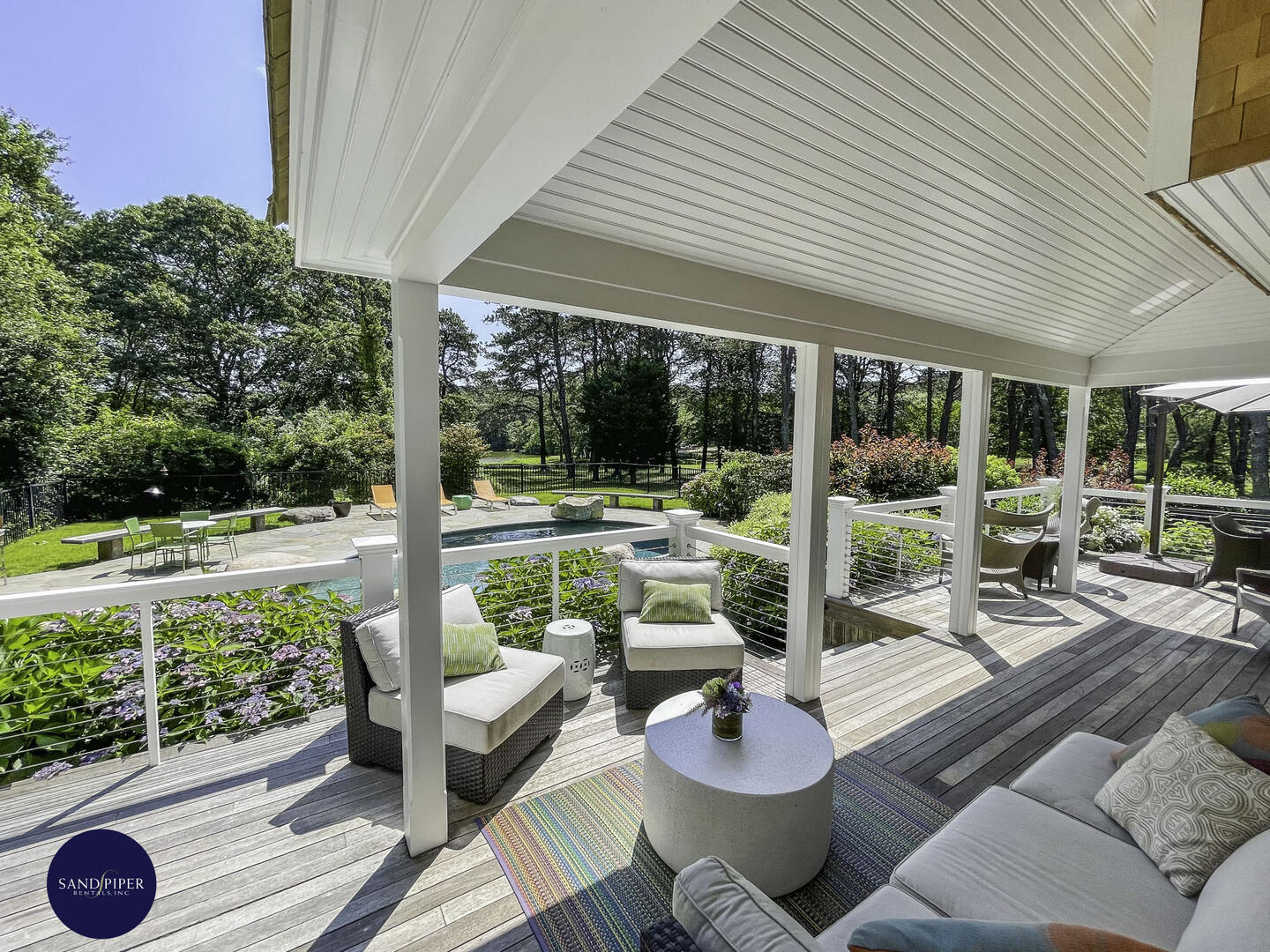 Cape Cod Home 995328