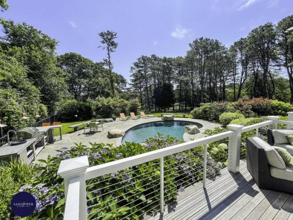 Cape Cod Home 995328