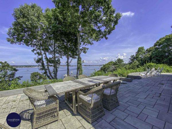 Cape Cod Home 995329