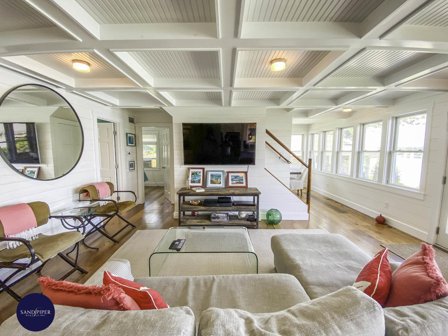 Cape Cod Home 995329