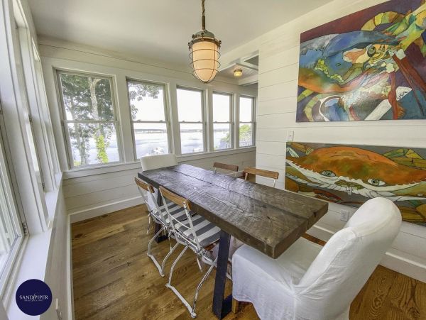 Cape Cod Home 995329