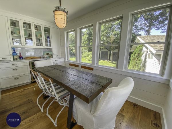 Cape Cod Home 995329