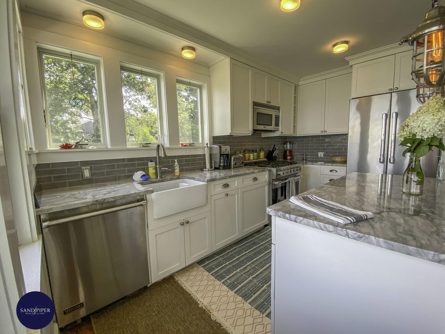 Cape Cod Home 995329