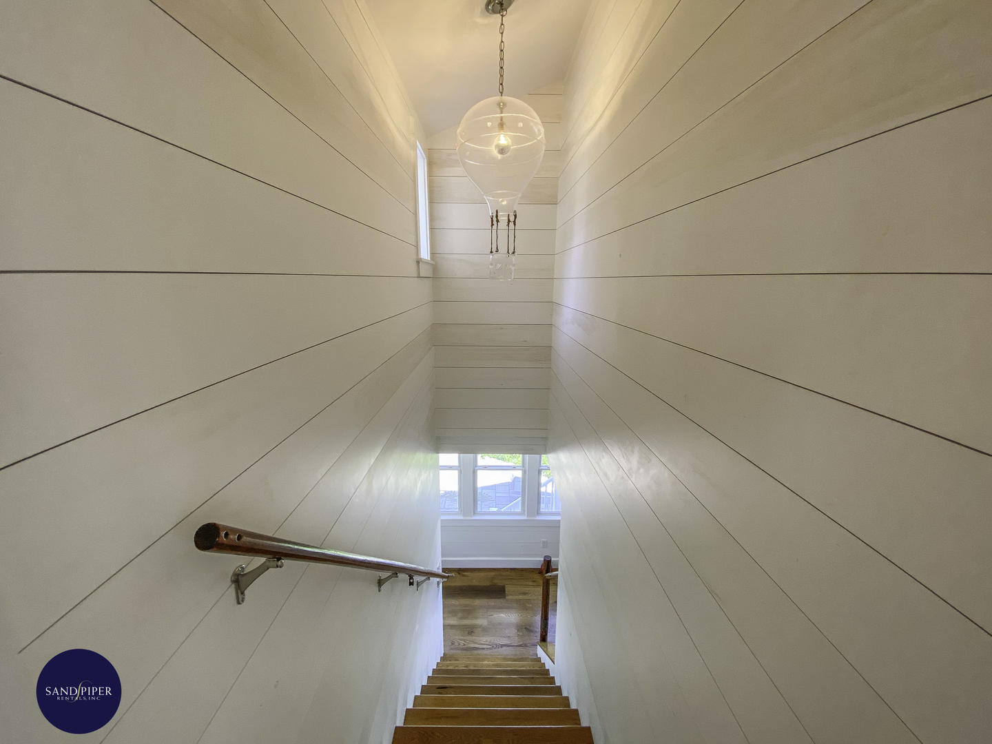 Cape Cod Home 995329