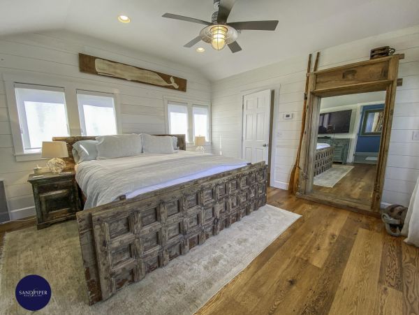Cape Cod Home 995329