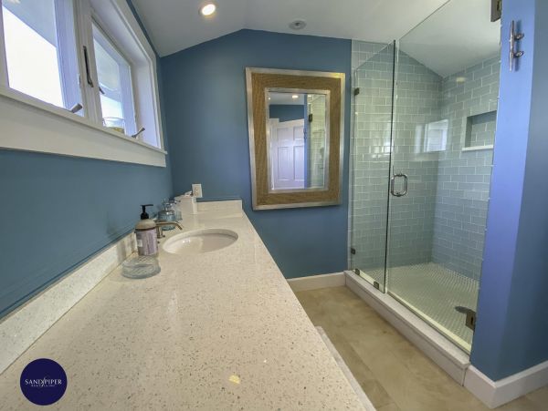 Cape Cod Home 995329