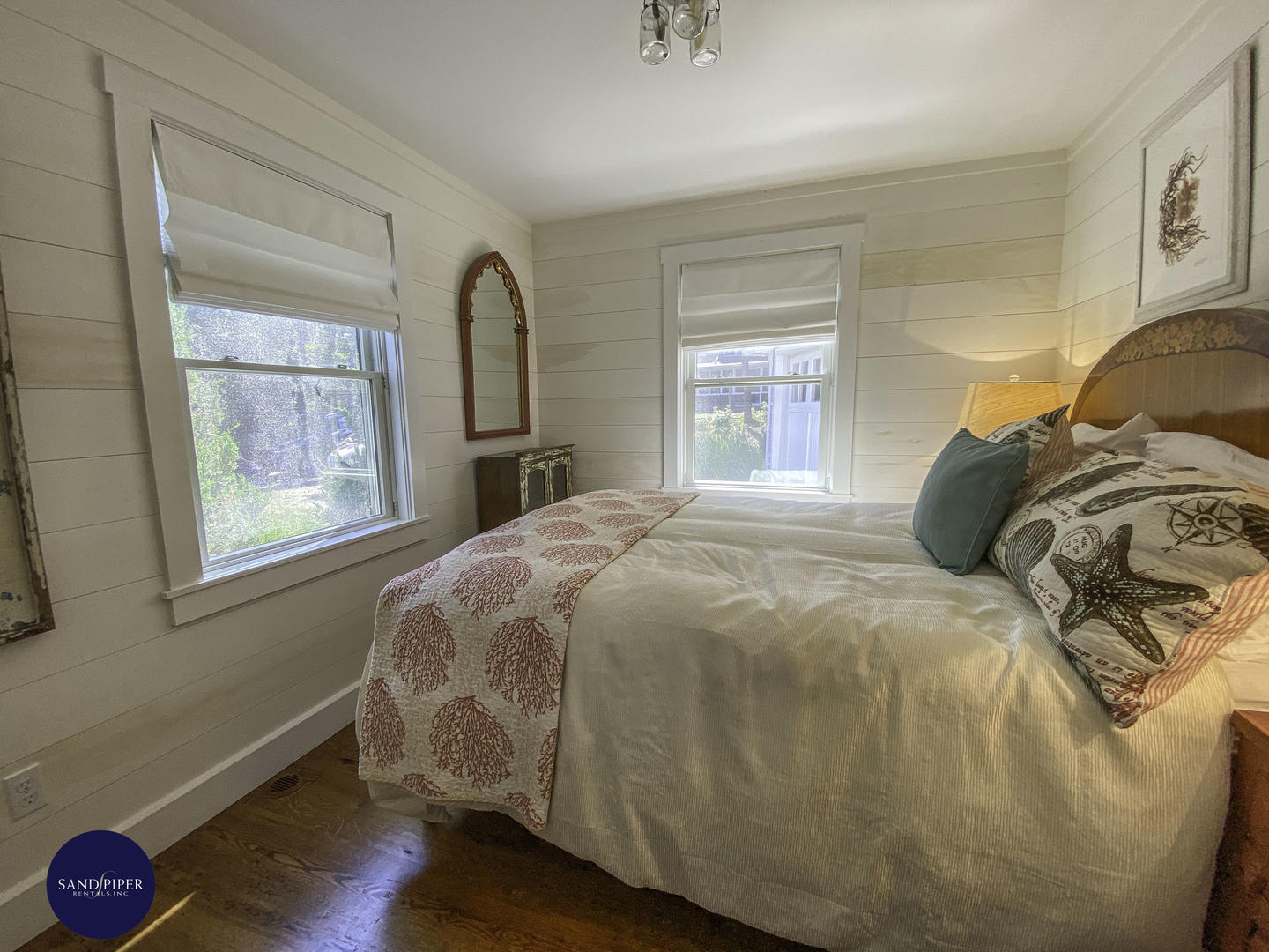 Cape Cod Home 995329