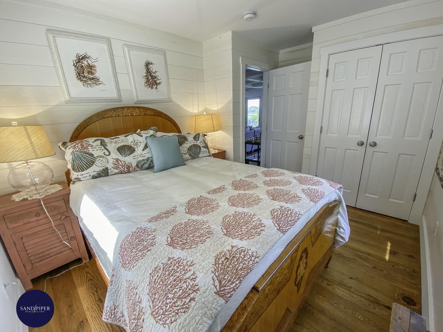 Cape Cod Home 995329