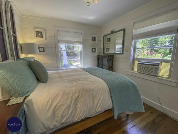 Cape Cod Home 995329