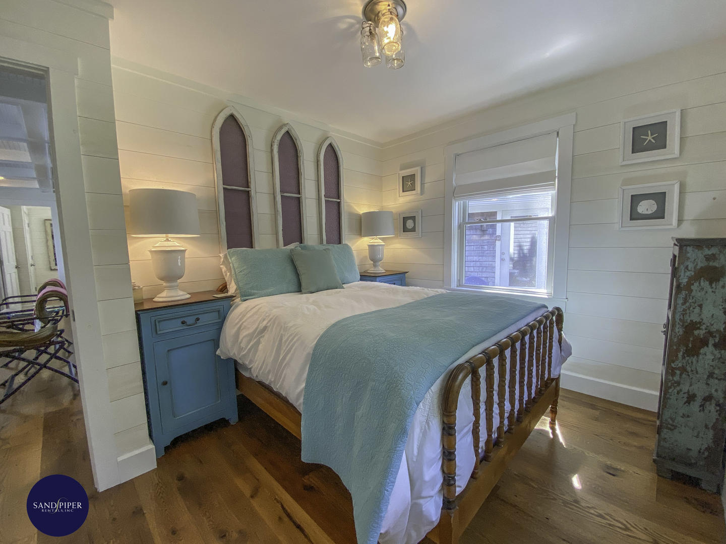 Cape Cod Home 995329