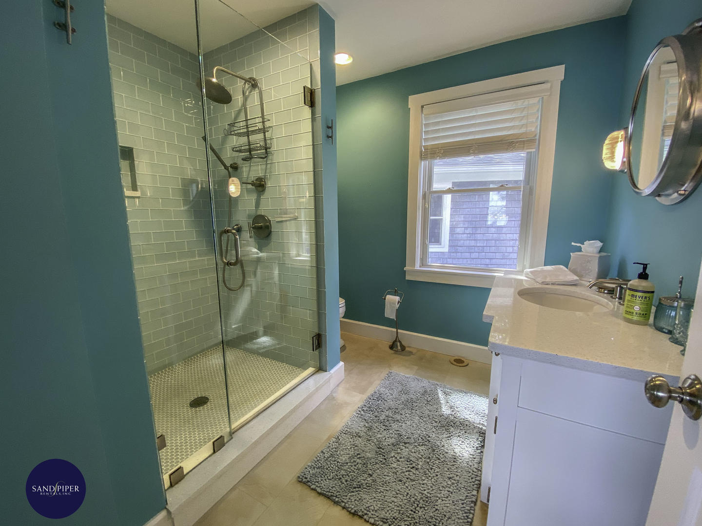Cape Cod Home 995329