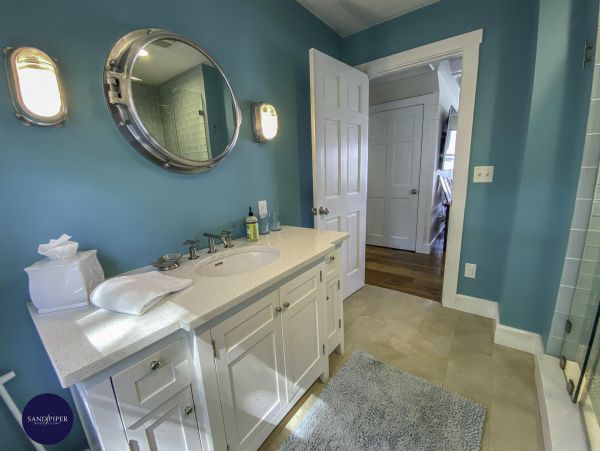 Cape Cod Home 995329