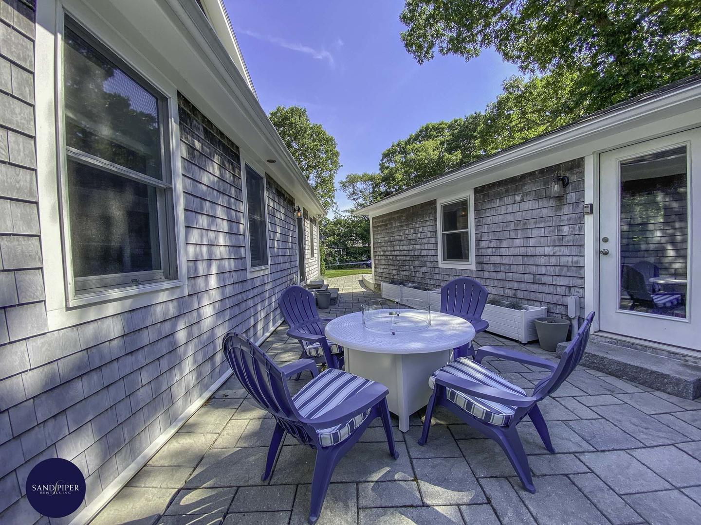 Cape Cod Home 995329