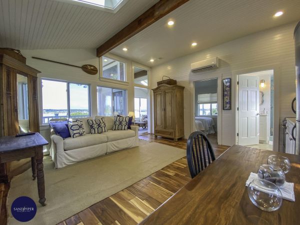 Cape Cod Home 995329