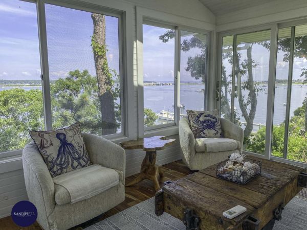 Cape Cod Home 995329
