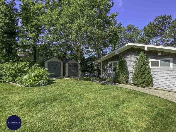 Cape Cod Home 995329