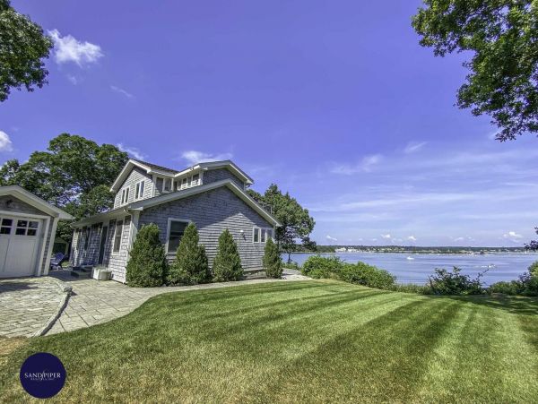 Cape Cod Home 995329
