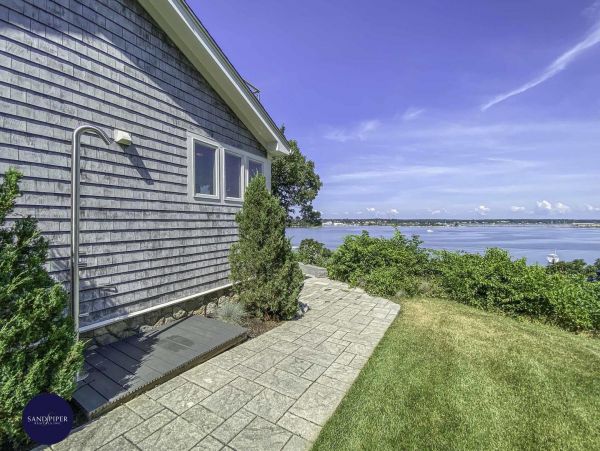 Cape Cod Home 995329