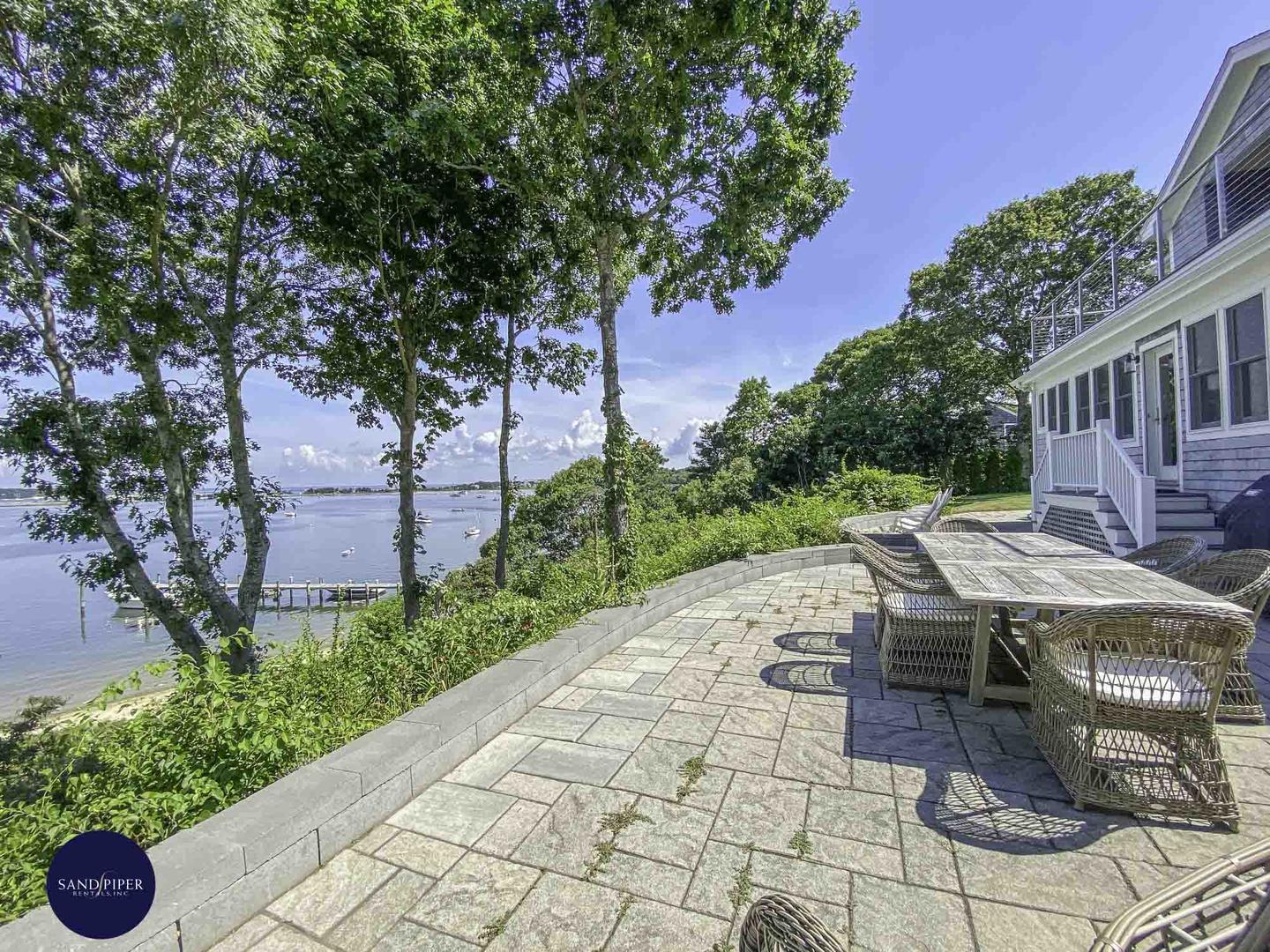 Cape Cod Home 995329