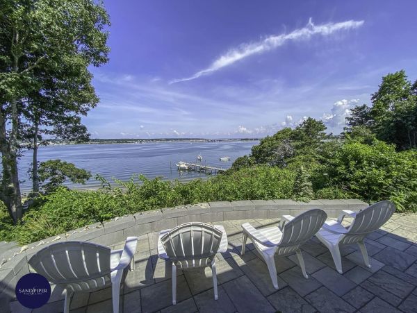 Cape Cod Home 995329