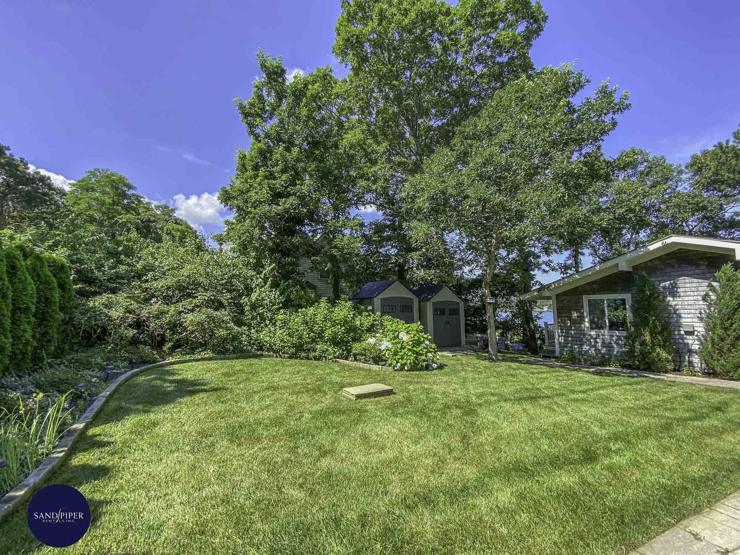 Cape Cod Home 995329