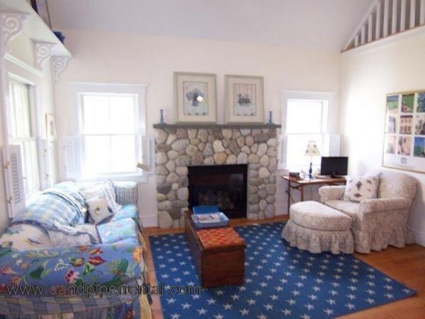 Cape Cod Home 995331