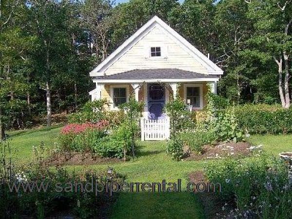 Cape Cod Home 995331