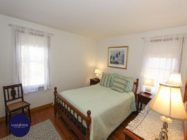 Cape Cod Home 995332