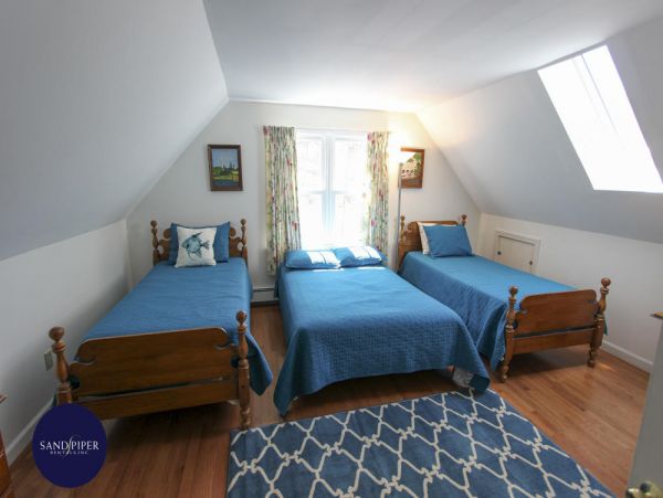 Cape Cod Home 995332