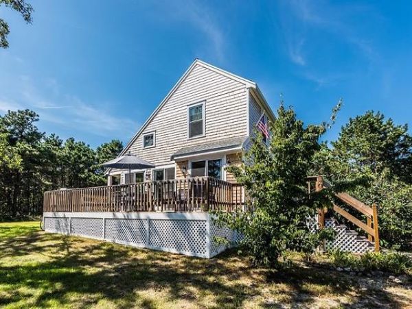 Cape Cod Home 995333
