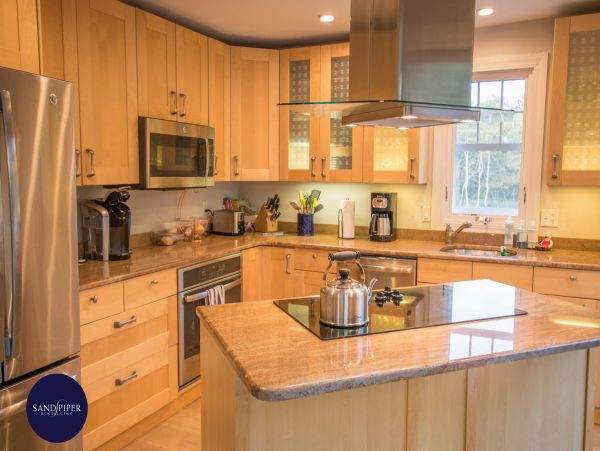 Cape Cod Home 995333