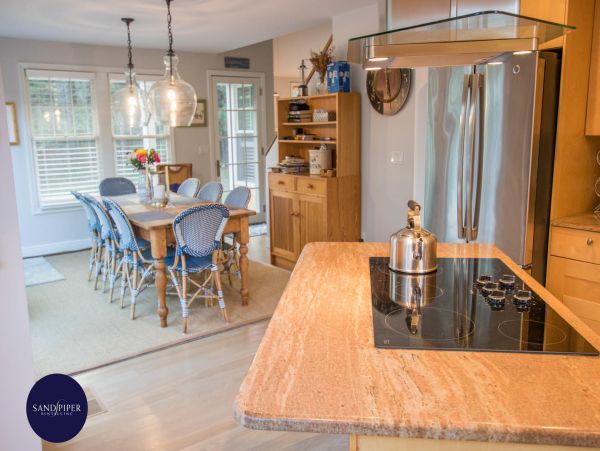 Cape Cod Home 995333